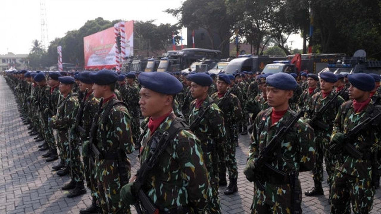Ribuan polisi bersenjata laras panjang peringati Hari Bhayangkara