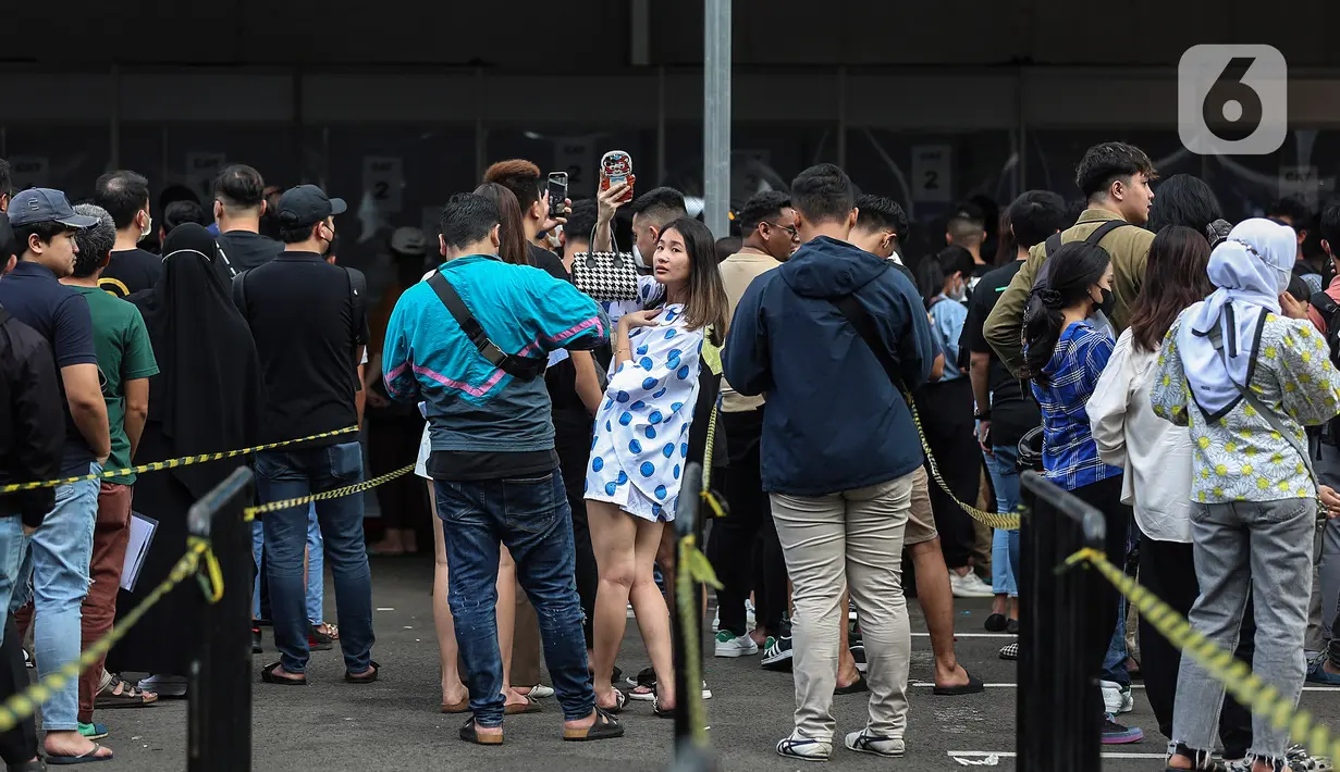 PSSI menjual tiket laga Indonesia vs Argentina secara online. (Liputan6.com/Johan Tallo)