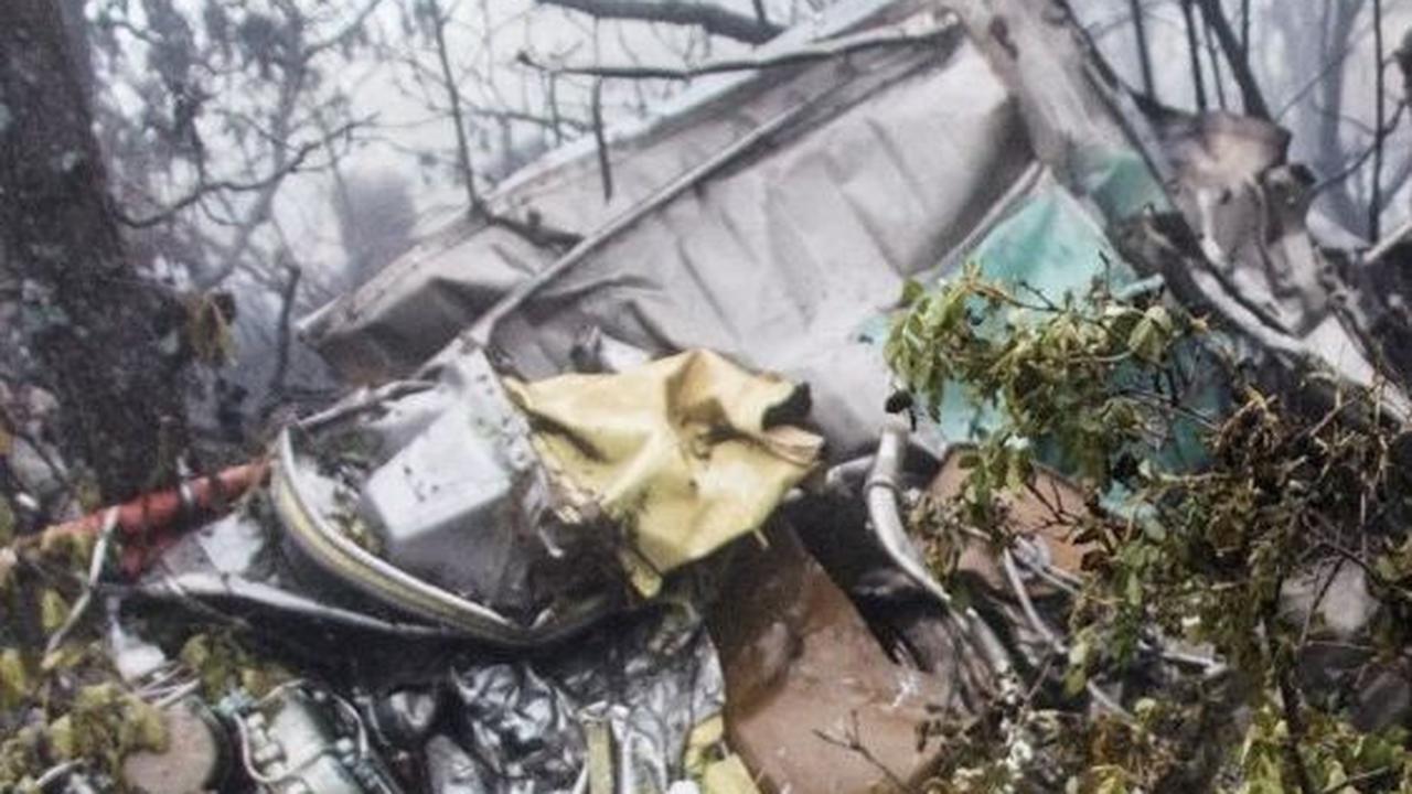 Puing-puing helikopter yang jatuh pada hari Minggu itu membawa Raisi dan juga Hossein Amir Abdollahian serta tujuh orang lainnya.<br>