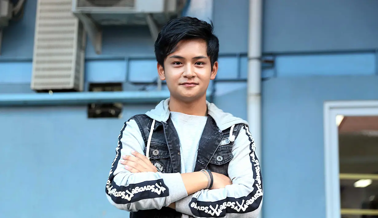 Meski gaya pacarannya terlihat begitu dekat, baik Randy dan kekasihnya juga belum berpikiran untuk menikah muda. Remaja 18 tahun itu mengaku masih banyak yang ingin dikerjakan. (Nurwahyunan/Bintang.com)