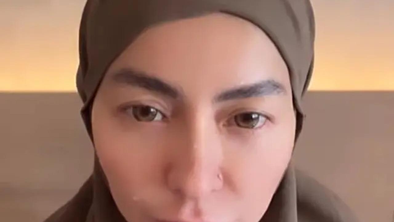 7 Potret Sarah Vi Pakai Makeup Porcelain, Tebalnya Bak Boneka Jepang