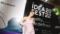 Cinta Laura Tampil Memukau di IdeaFest 2022, Cantik dan Elegan saat Jadi Pembicara Bikin Jatuh Hati