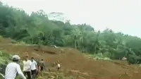 Belasan Warga Tertimbun Longsor hingga Safari Ramadan Semarang