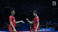 Ganda putra Indonesia, Fajar Alfian/M Rian Ardianto saat melawan Marcus F Gideon/Kevin Sanjaya Sukomuljo pada semifinal Indonesia Open 2018, Istora GBK, Jakarta, Sabtu (7/7). Fajar/Rian kalah 13-21, 10-21. (Liputan6.com/Helmi Fithriansyah)
