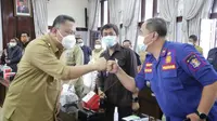 Wali Kota Surabaya Whisnu Sakti pamitan. (Dian Kurniawan/Liputan6.com)