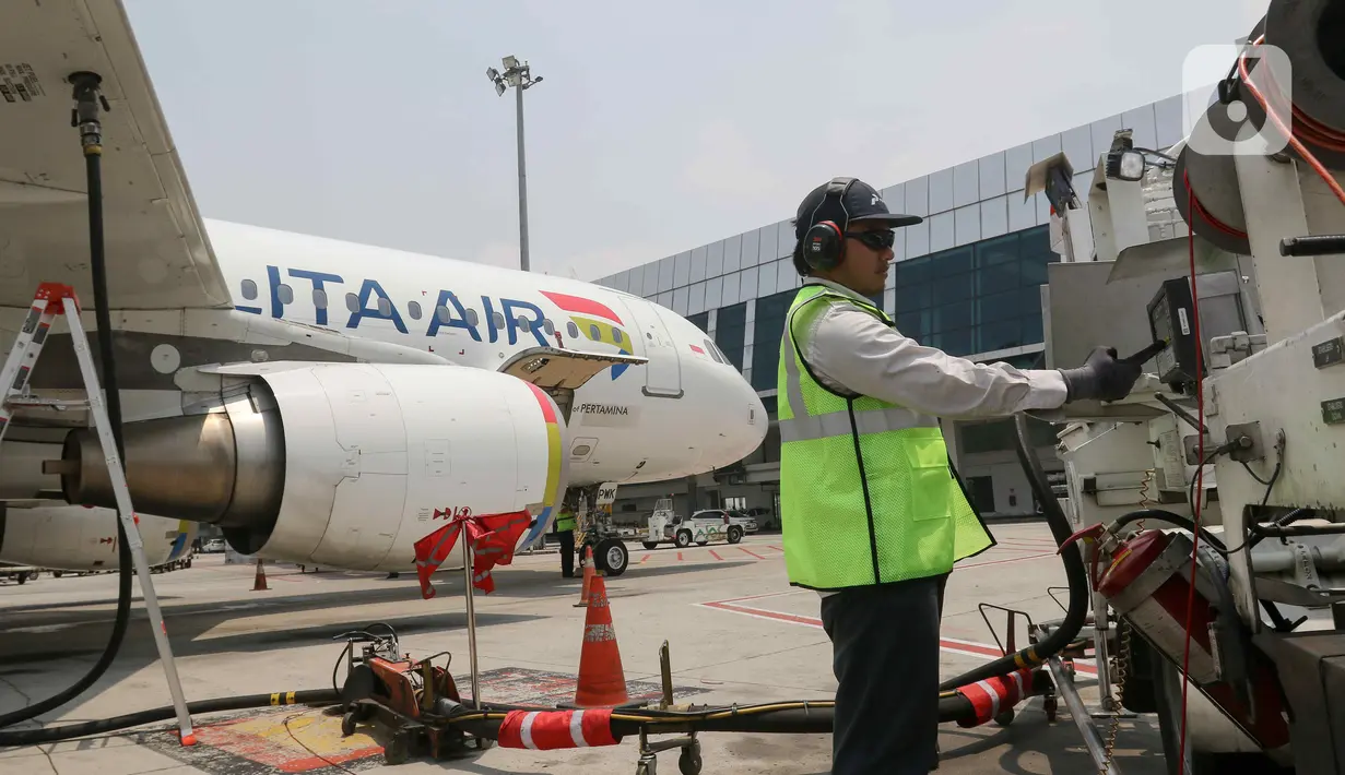 Harga avtur yang dijual Pertamina Patra Niaga pada rentang 1-30 September 2024 sebesar Rp 13.211 per liter. (Liputan6.com/Herman Zakharia)