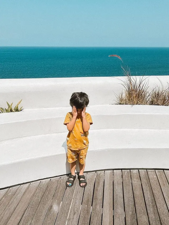 Putri Anne sempat berlibur ke Lombok bersama anak semata wayangnya, Ibrahim beberapa waktu lalu