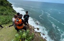 Lagi Asyik Mancing Gurita Kapal Nelayan Tiba-Tiba Dihantam Ombak di Gunungkidul, Begini Nasibnya