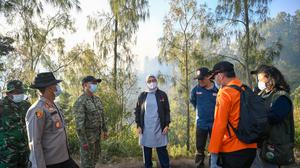 Bupati Ipuk Tetapkan Tanggap Darurat Karhutla Kawah Ijen, Andalkan Helikopter Water Bombing untuk Padamkan Api