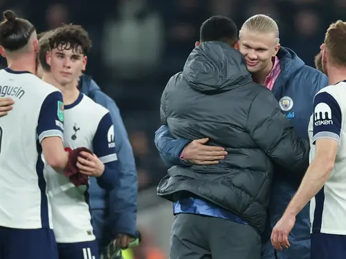 Foto: Muka Bete Pep Guardiola dan Senyum Semringah Haaland saat Manchester  City Didepak Tottenham dari Carabao Cup - Inggris Bola.com