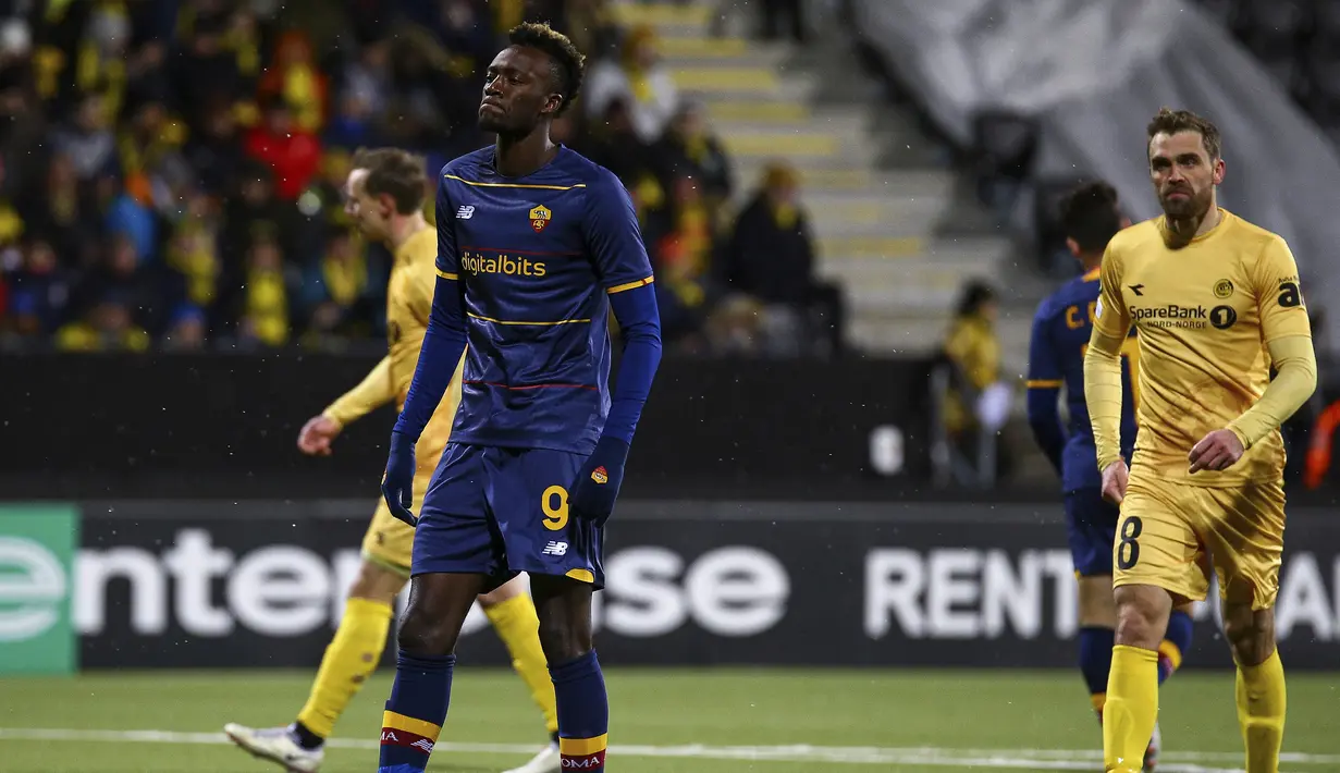 Bodo Glimt vs Roma. AS Roma kalah telak 1-6 dari klub Norwegia, Bodo Glimt dalam matcday ke-3 UEFA Conference League 2021/2022, 21 Oktober 2021. Jose Mourinho banyak menurunkan pemain pelapis dalam laga menghadapi pemuncak klasemen Liga Norwegia tersebut. (NTB Scanpix via AP/Mats Torbergsen)