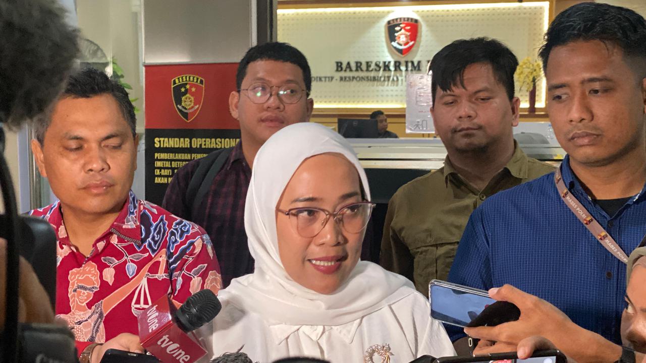 Kubu Tia Rahmania Endus Rekayasa Penunjukan Bonnie Triyana, Lolos DPR Diumumkan Hasto Dahului Mahkamah PDIP