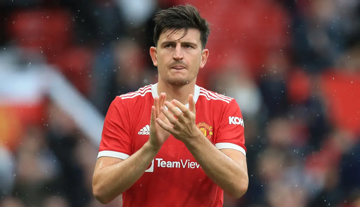 Harry Maguire. Bek tengah Inggris berusia 28 tahun ini didatangkan Manchester United dari Leicester City pada 2 Agustus 2019 dengan nilai transfer 80 juta pounds. Total 2 musim, ia telah bermain dalam 107 laga di semua kompetisi dengan mencetak 5 gol. (Foto: AFP/Lindsey Parnaby)