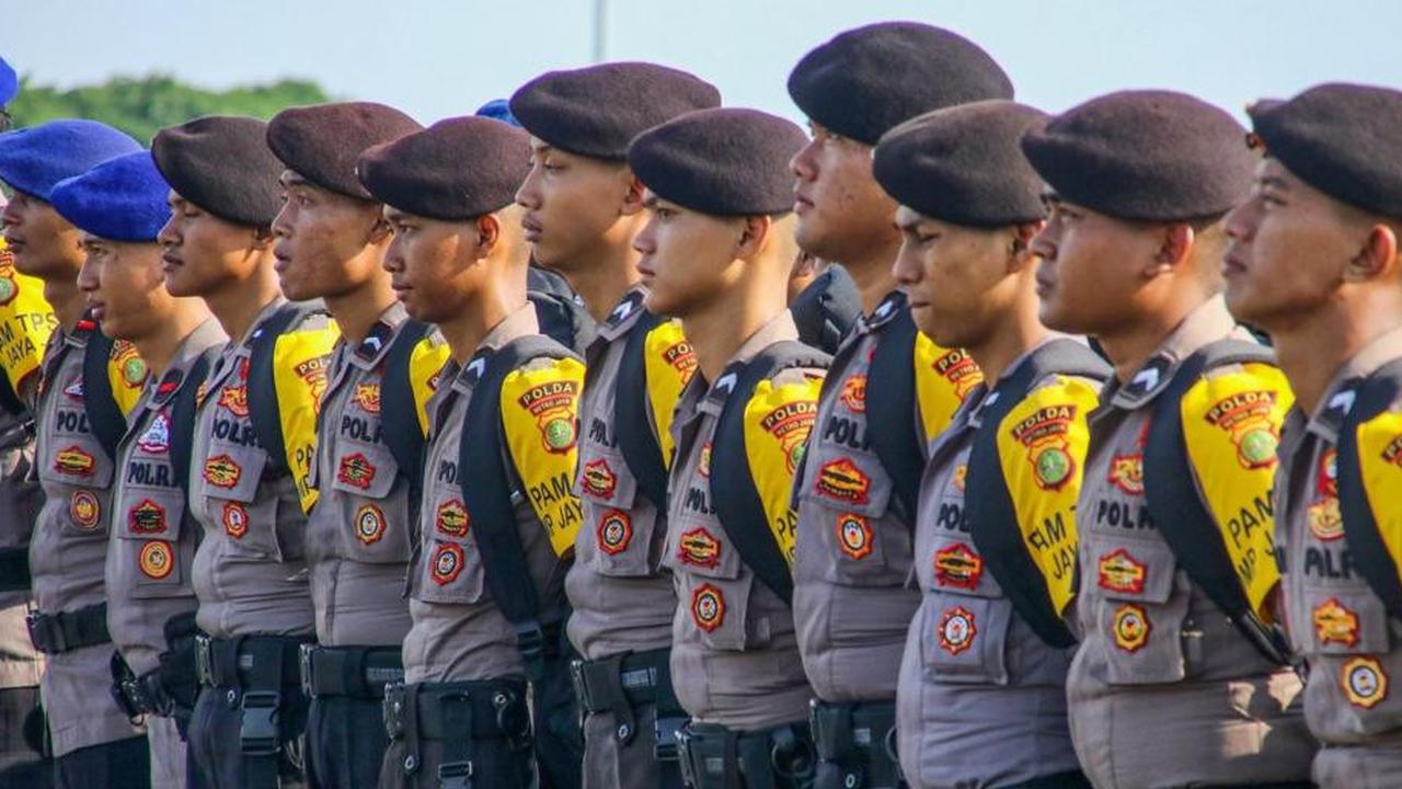 Darurat Penyalahgunaan Senjata Api, Polisi Diusulkan Pakai Tongkat dan Bubuk Merica