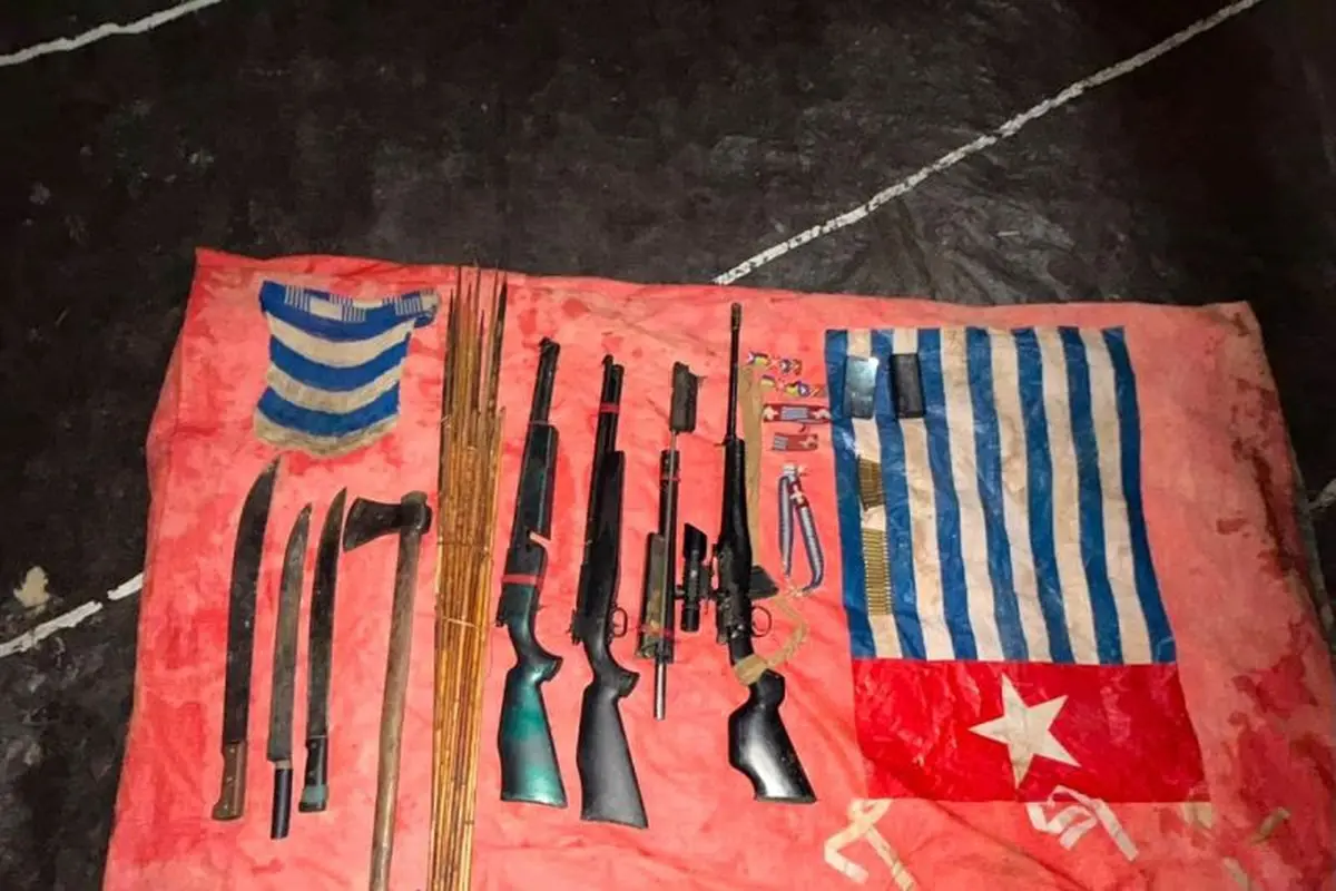 Barang bukti senjata api OPM disita TNI di Intan Jaya. (Dokumen TNI).