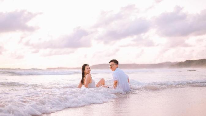 Potret Liburan Raline Shah di Nihi Sumba, Belajar Menenun dan Berkuda di Pantai. (Sumber: Instagram/ralineshah)