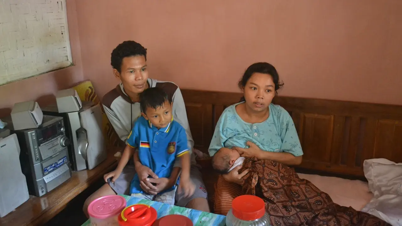 Ibu Mungil di Cilacap Tak Sekali Lahirkan Bayi Jumbo 