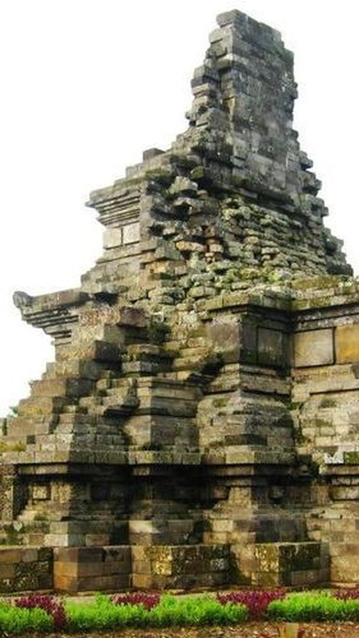 <b>6. Candi Ngrimbi</b>