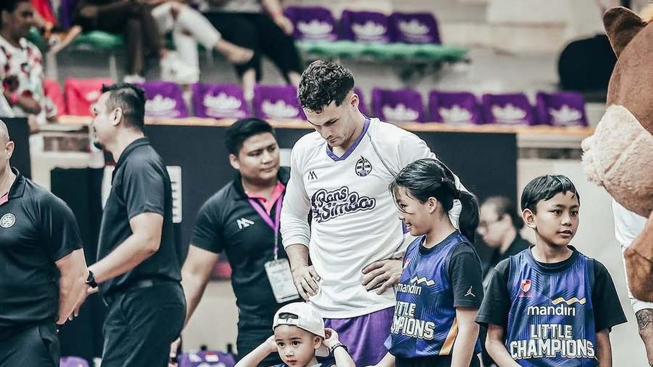 7 Potret Rayyanza Ikut Turun ke Lapangan IBL, Boss Cilik Rans Simba Bikin Gemas - Aura Sultannya Kenceng Banget