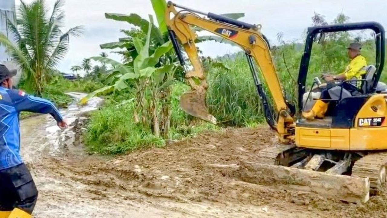 Solidaritas Nasional: Relawan Kalsel Bantu Siapkan Lahan Huntara Korban Banjir Sumbar