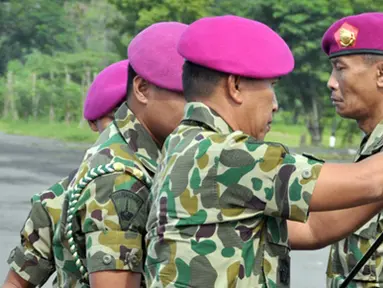 Citizen6, Surabaya: Upacara serah terima jabatan orang nomor satu di jajaran Menbanpur-1 Mar tersebut didukung 6 Batalyon upacara. (Pengirim: Budi Abdillah)
