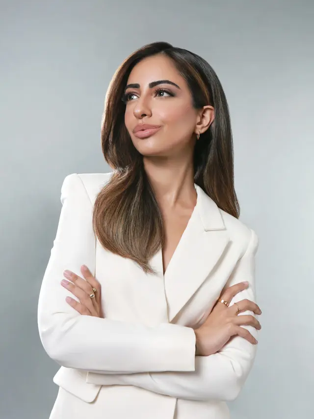 3 Warna Lensa Kontak yang Cocok Perempuan Indonesia untuk Beraktivitas Seharian