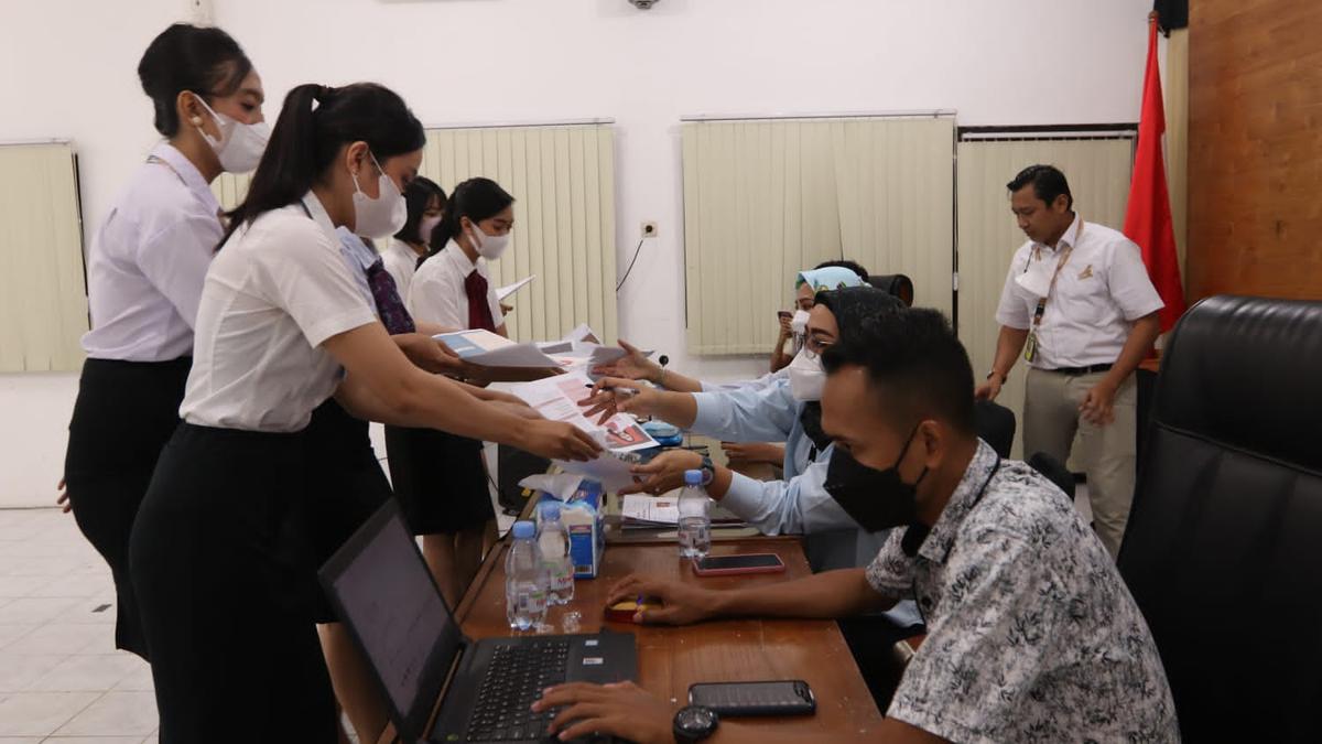 Ribuan Pelamar Serbu Lowongan Pramugari Lion Air Group di Banyuwangi - Vimarsana News