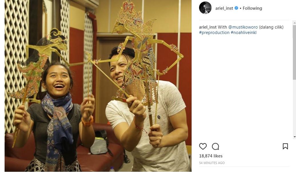 Ariel NOAH main wayang bareng dalang cilik (Foto: Instagram)