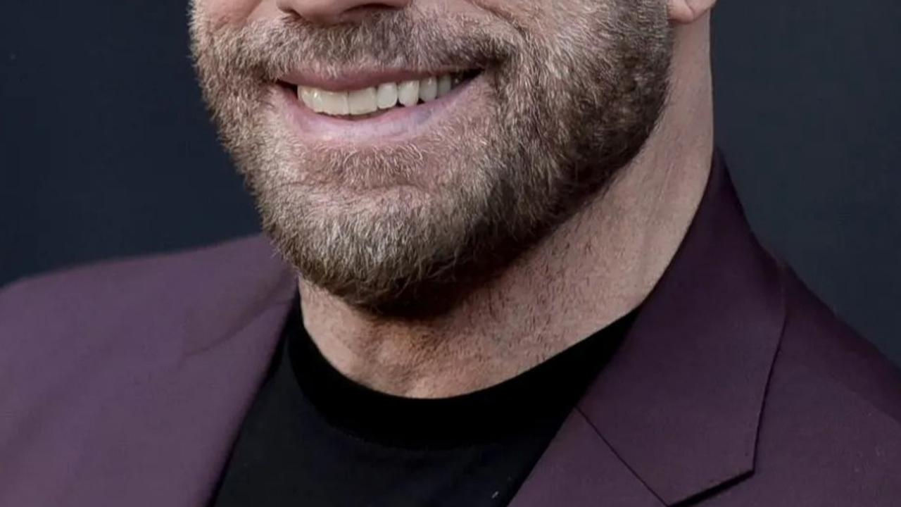 1. John Travolta: Rumah dengan Landasan Pacu Pribadi