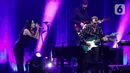 Sebagai penutup, The Corrs membawakan hits andalan Breathless, yang dirilis pada tahun 2000 dalam album In Blue. (Liputan6.com/Herman Zakharia)