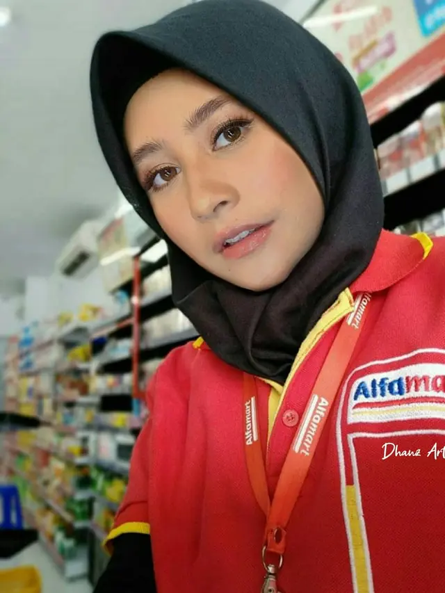 6 Editan Foto Prilly Latuconsina Berbagai Profesi Ini Kocak
