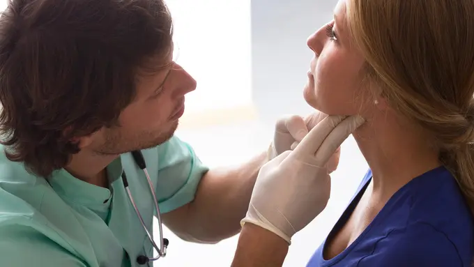 Pemeriksaan tiroid (iStock)