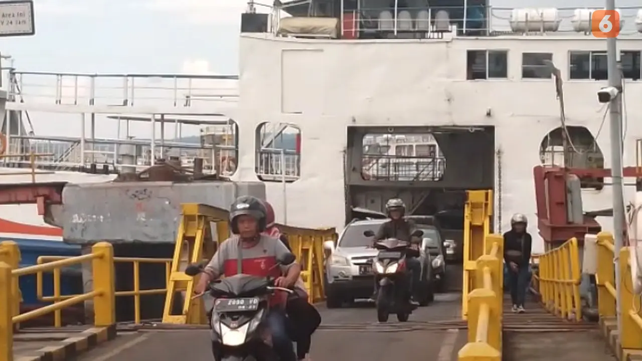 Jelang Nyepi volume penumpang dari Pelabuhan Gilimanuk Bali mulai meningkat (Hermawan Arifianto/Liputan6.com)