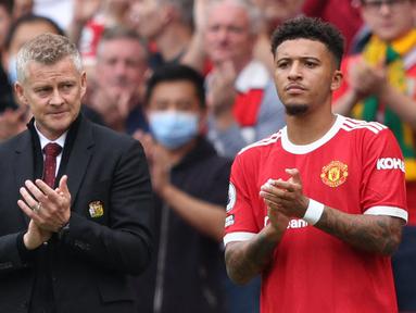 Kinerja Ole Gunnar Solskjaer musim ini tengah disorot usai kekalahan memalukan 0-5 dari Liverpool. Kekalahan tersebut menjadi puncak ketidakstabilan Setan Merah musim ini. Tak hanya Ole yang patut dihakimi, namun performa 6 pemain berikut juga patut dipertanyakan. (AFP/Adrian Dennis)