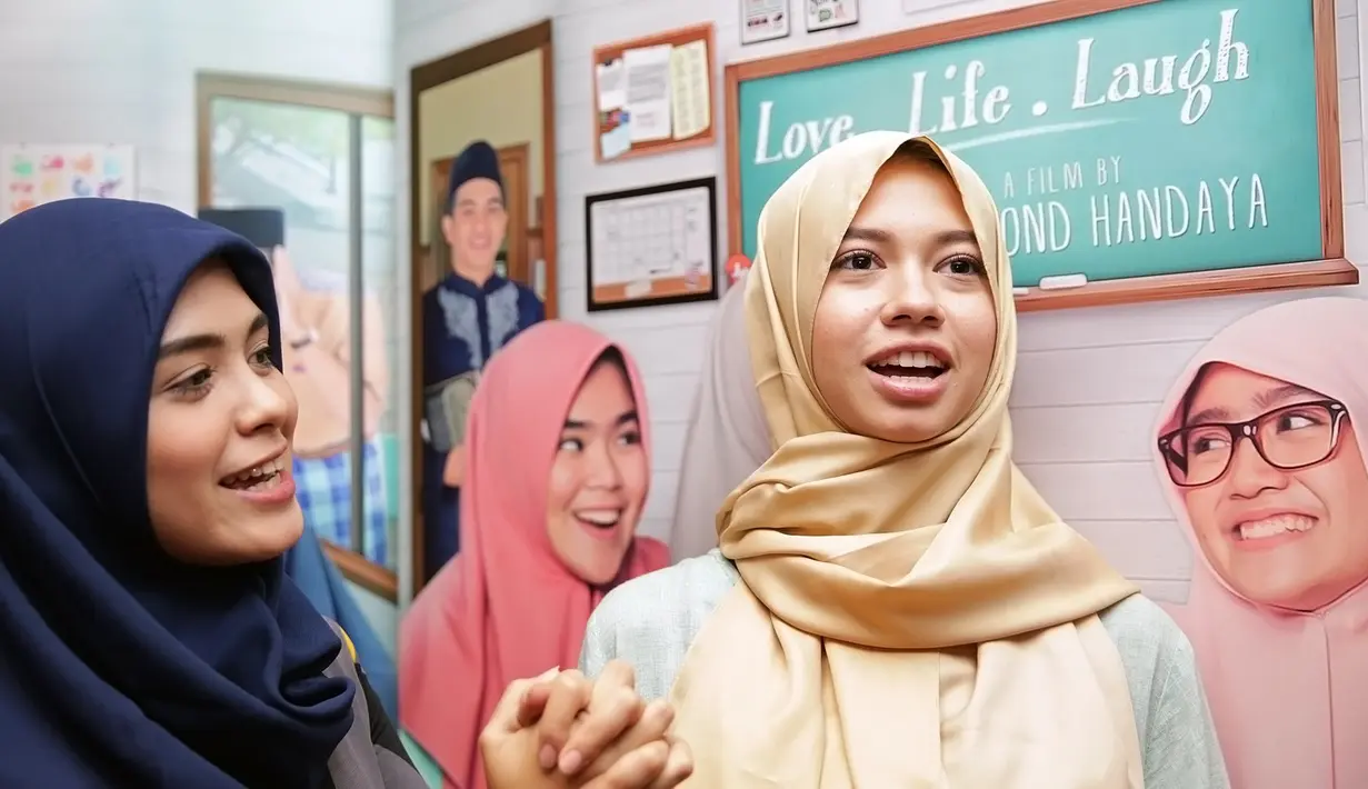 Tidak hanya dari orangtua memuji cantik Yuki Kato berhijab, tapi juga netizen. Banyak yang mendoakan Aktris Utama Ngetop SCTV Award (2011) itu mendapatkan hidayah. (Bambang E. Ros/Bintang.com)