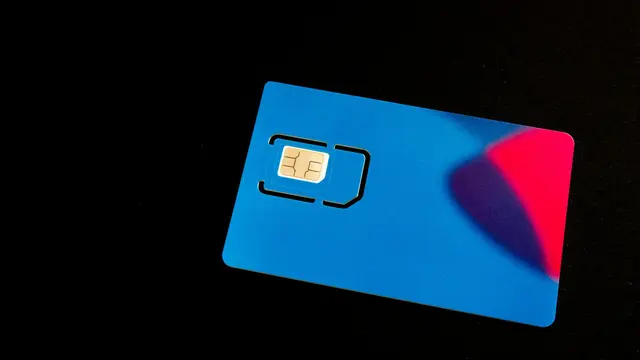 Simcard Smartphone (Pexels)