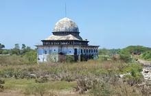 Potret Masjid di Tengah Lumpur Lapindo Berdiri Kokoh Sampai Sekarang, Dulu Digunakan Ibadah Kini Tak Lagi Berfungsi