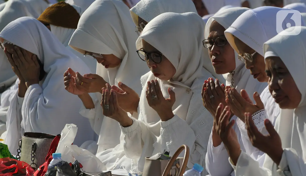Zikir dan doa bersama tersebut dilakukan untuk memperingati Tahun Baru Islam 1 Muharram 1445 Hijriah. (merdeka.com/Arie Basuki)