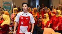 Nicky Tirta mengedukasi ibu-ibu PKK soal masakan sehat di tengah hoaks. Ia mengakui ibu garda terdepan dalam menyajikan makanan bergizi untuk keluarga. (Foto: Dok. Istimewa)