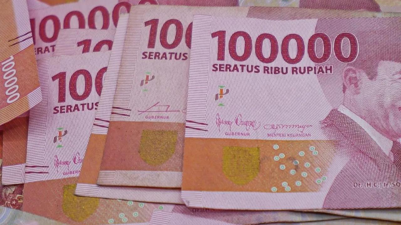 Sementara, di segmen UMKM, pertumbuhan kredit mencapai 8,34 persen (yoy), antara lain didukung oleh penyaluran KUR yang semakin meningkat.