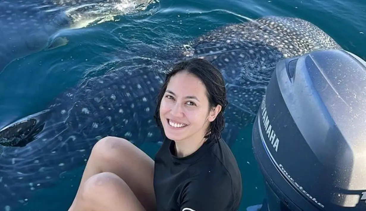 Pevita Pearce baru-baru ini menikmati momen liburannya di Sumbawa. [Foto: IG/pevpearce].