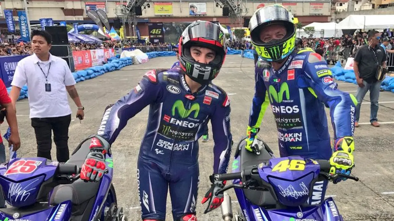 Valentino Rossi (kanan) dan Maverick Vinales.