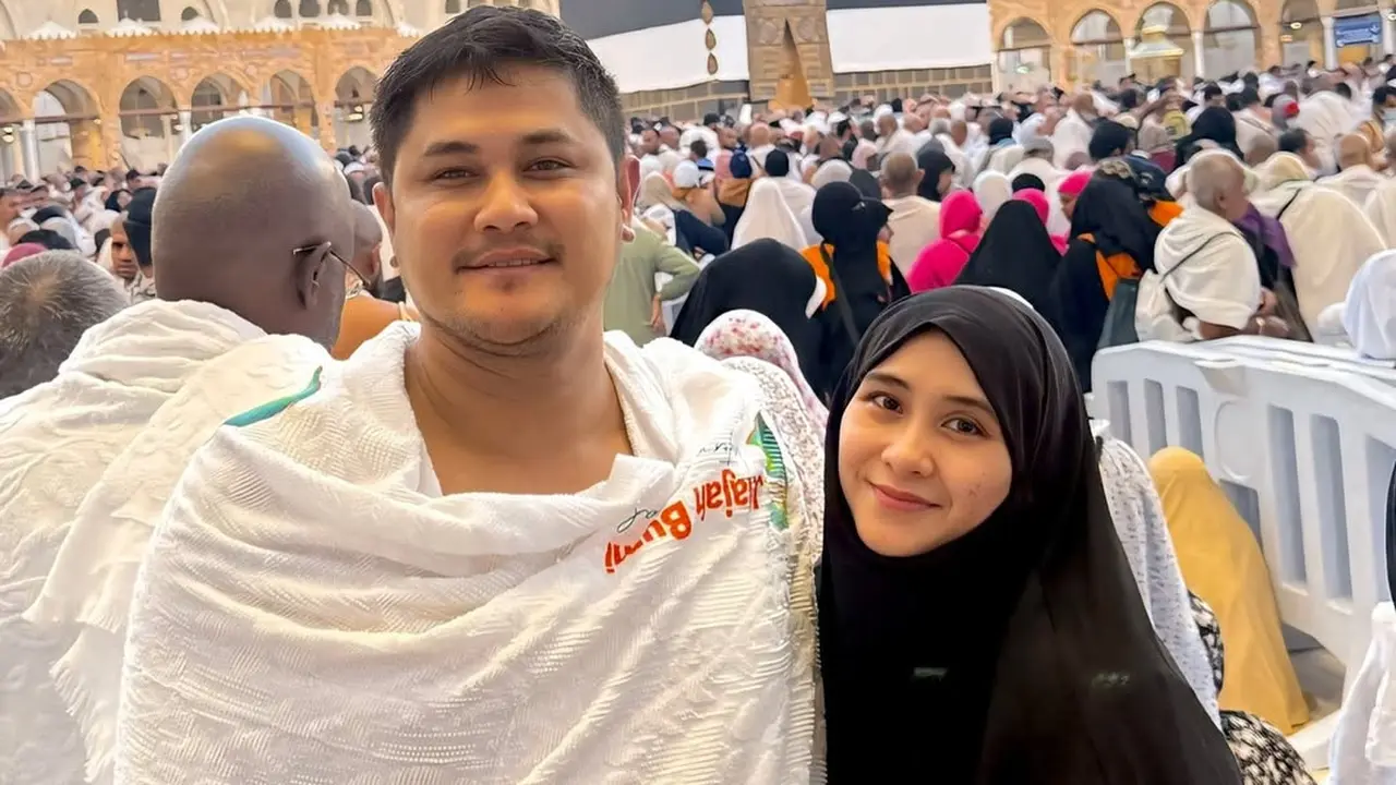 Inspirasi Outfit Artis Perempuan Indonesia Jalani Ibadah Haji 2025, Anggun dan Syar’i