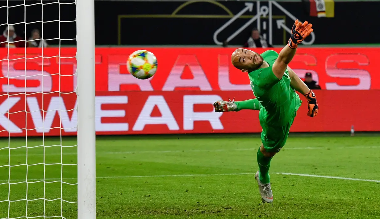 Dmitrovic adalah kiper pertama yang mencetak gol di Liga Spanyol sejak Dani Aranzubia untuk Deportivo saat bertemu Almeria pada Februari 2011. (Foto: AFP/John Macdougall)