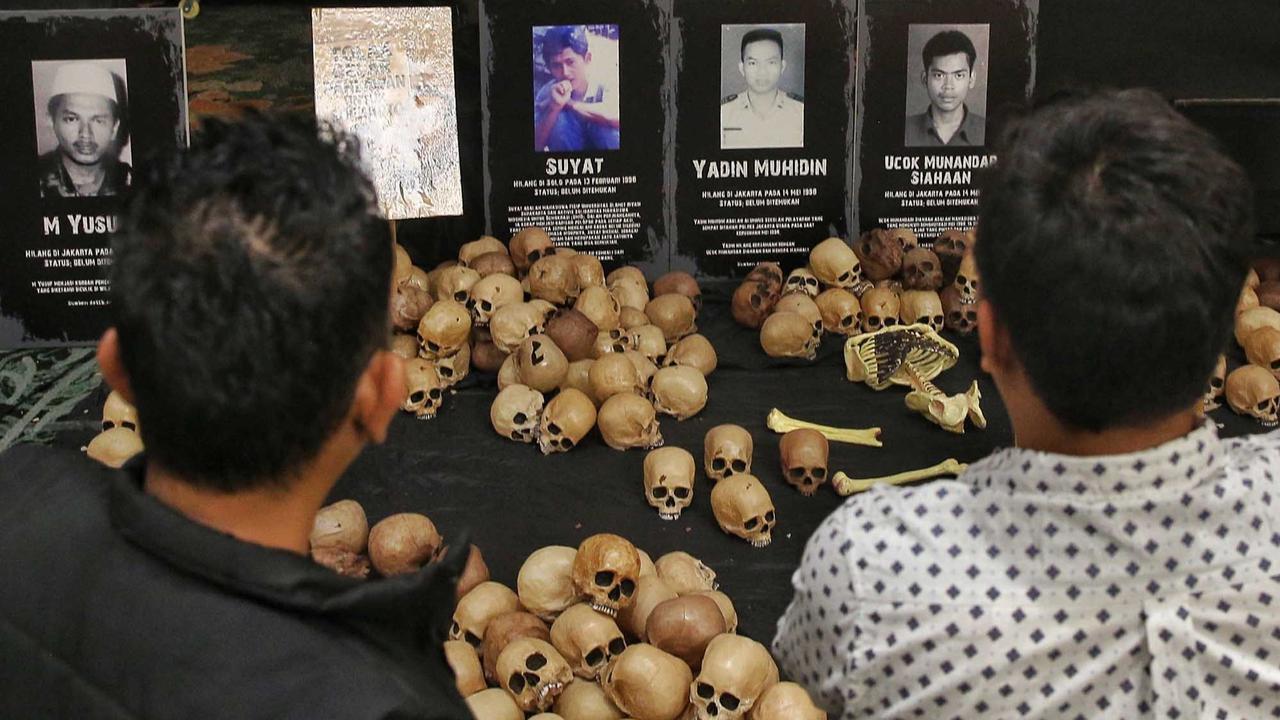 FOTO: 27 Tahun Reformasi, Aktivis Gelar Refleksi Reformasi 1998 dengan Instalasi Seni