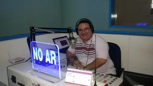 Sering Komentari Pemerintah, Penyiar Radio Ini Dibunuh Saat Siaran