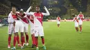 Para pemain Monaco merayakan gol ketiga ke gawang Dortmund pada laga leg pertama perempatfinal Liga Champions di Stadion Signal Iduna Park, Dortmund,  (12/4/2017). Dortmund kalah 2-3.  (Bernd Thissen/dpa via AP)