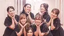 Bersama ketujuh anggotanya, dalam setiap penampilannya Chibi Chibi selalu tampil kompak mengenakan kostum. Baik itu dress, hingga setelan lainnya yang tetap terlihat feminim. Banyak netizen dan penggemar yang selalu memuji setiap gayanya yang menawan. (Liputan6.com/IG/@chibichibi.idn)