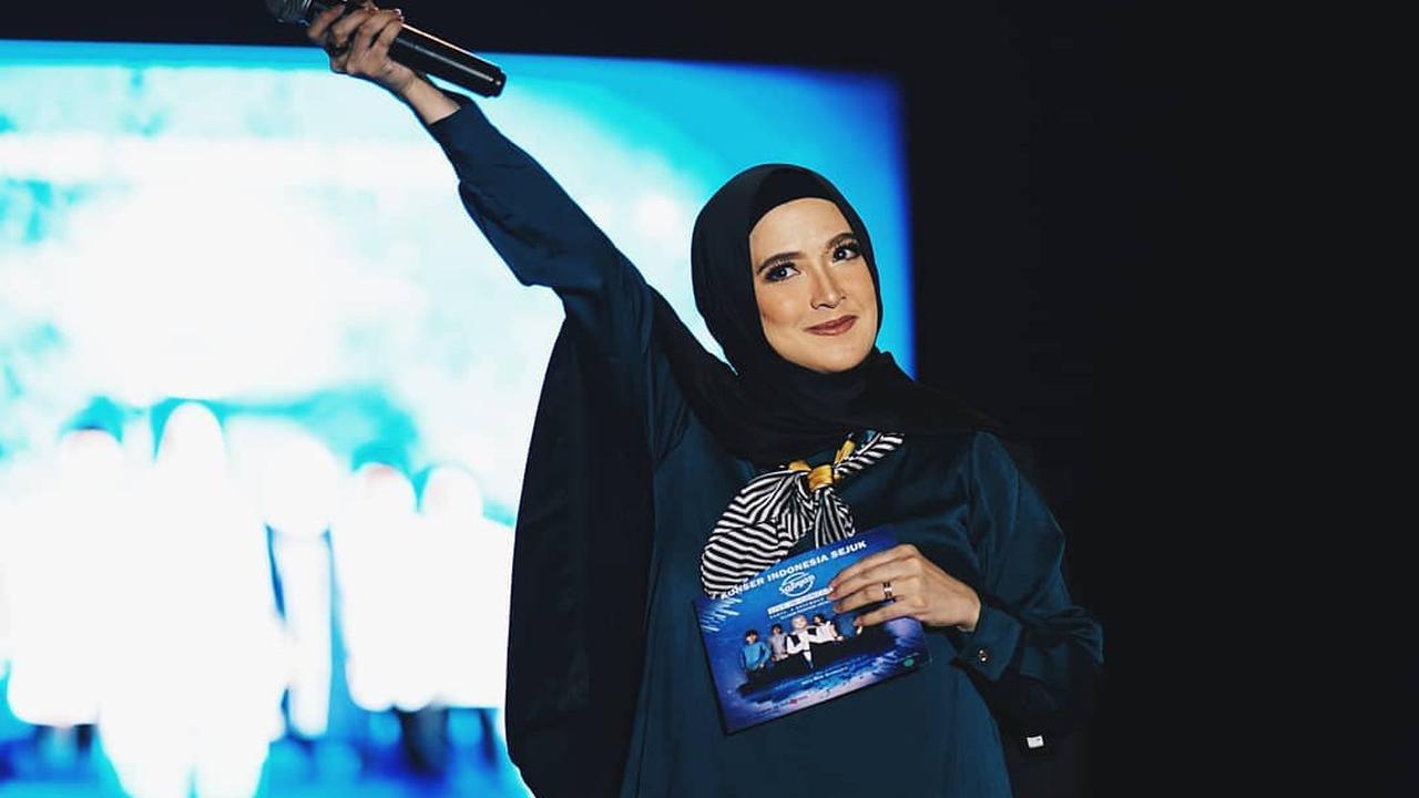 Para netizen juga ikut menuliskan banyak komentar di postingan Andhara Early. Mereka menyebut jika yang dilakukan Andhara Early begitu keren dan luar biasa.<br>