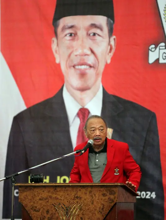 Ketua Dewan Pembina SOKSI Oetojo Oesman berpidato saat Munas SOKSI ke-X di Jakarta (11/10). Munas ke-X ini bertema SOKSI Bersama dan Bersatu untuk Membangun Bangsa ini. (Liputan6.com/JohanTallo)